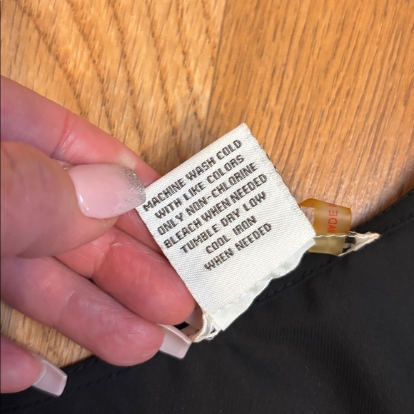 Vantarsi elegant black semi-sheer long bell sleeve blouse. Size XL. - Picture 9 of 17